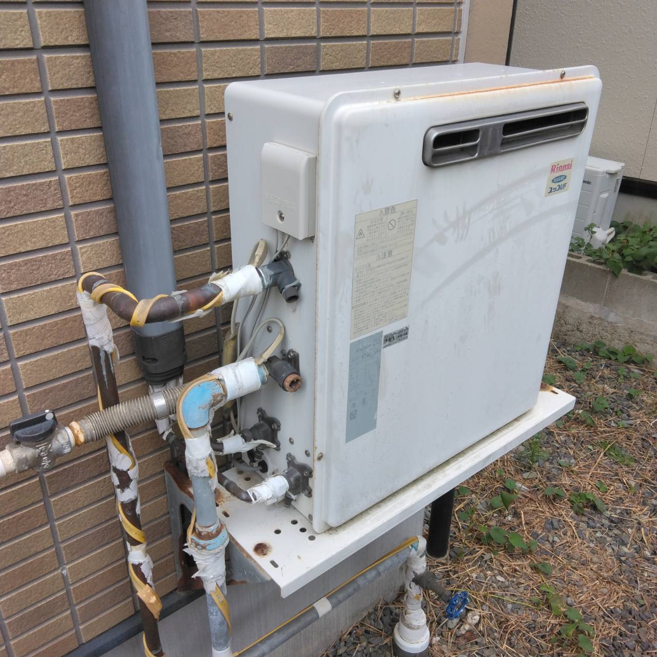   ガス給湯器　パロマFH-E2012SARL交換（エコジョーズ）（宮城県仙台市若林区裏柴田町）の施工前画像 / 宮城・仙台・山形の給湯器交換［シマツ］