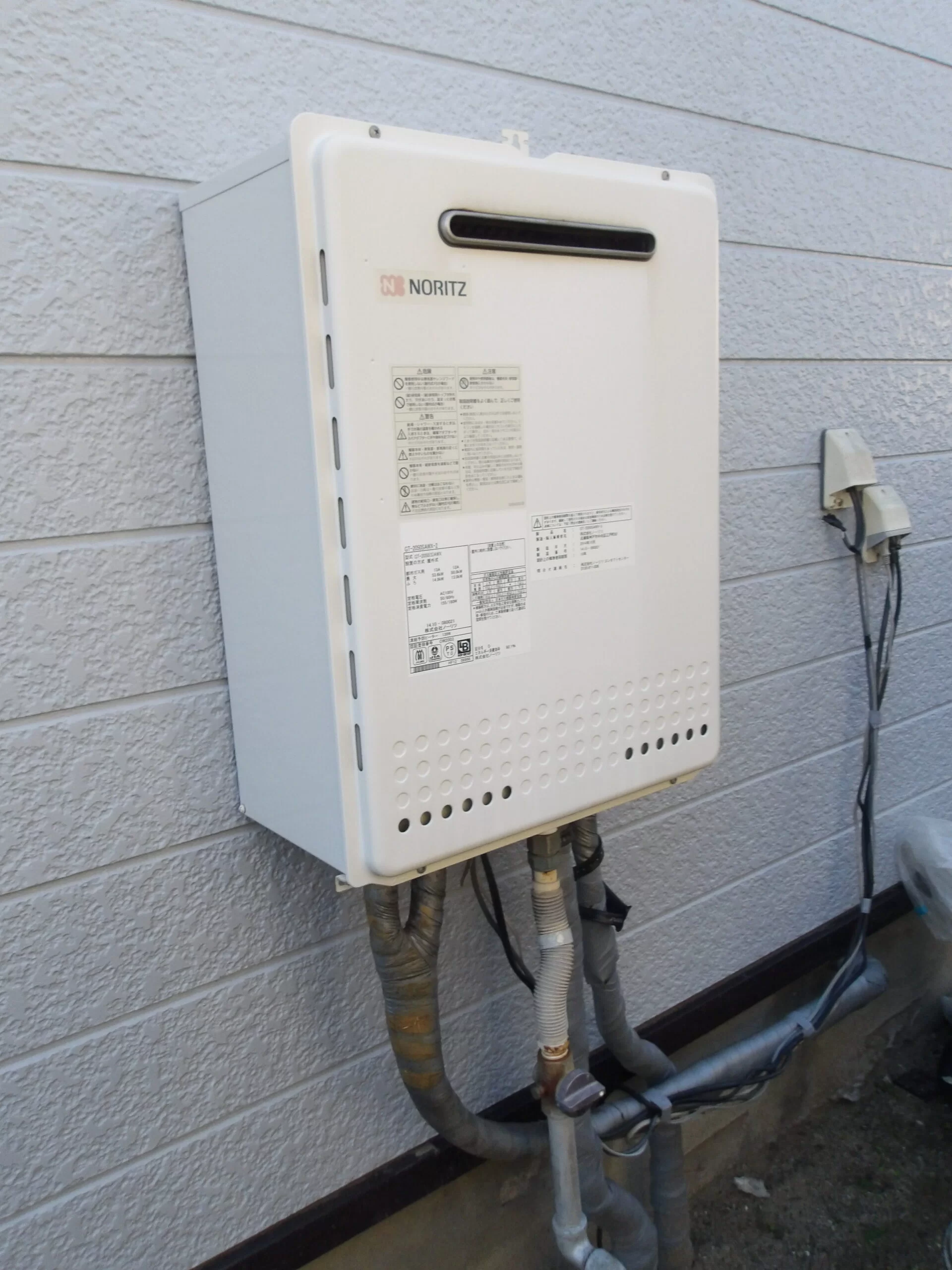   ガス給湯器　ノーリツGT-C2072SAW BL交換（エコジョーズ）（宮城県仙台市若林区今泉）の施工前画像 / 宮城・仙台・山形の給湯器交換［シマツ］