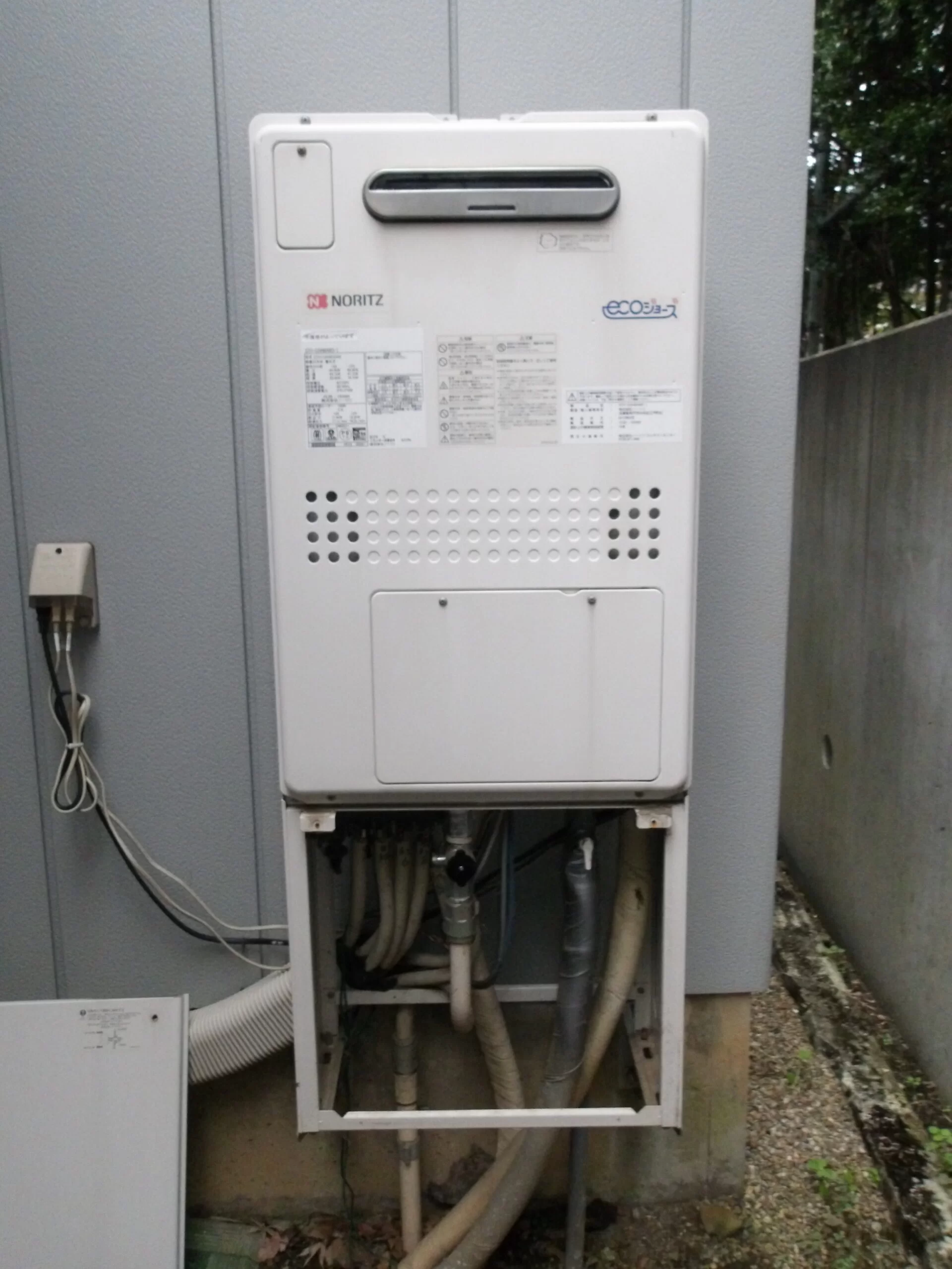   ガス給湯暖房熱源機　ノーリツGTH-C2461AWD-1交換（エコジョーズ）（宮城県仙台市宮城野区五輪）の施工前画像 / 宮城・仙台・山形の給湯器交換［シマツ］