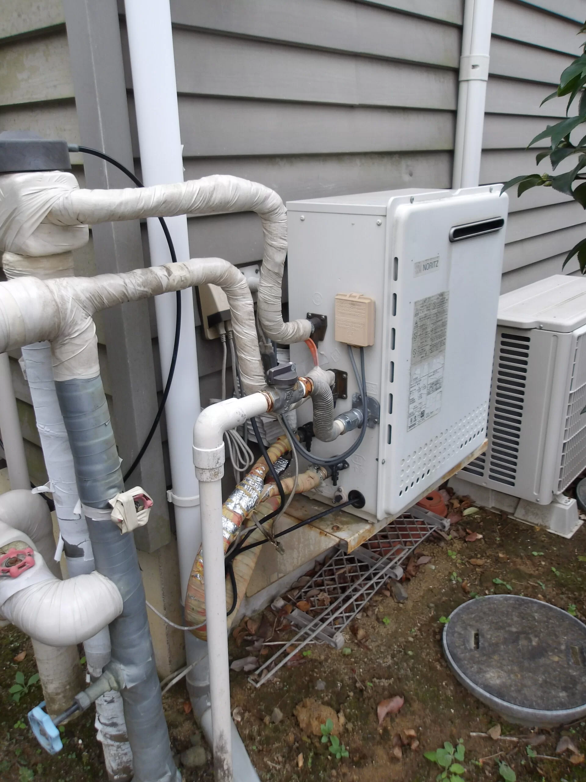   ガス給湯器　ノーリツGT-C2072SAR BL交換（エコジョーズ）（宮城県仙台市泉区上谷刈）の施工前画像 / 宮城・仙台・山形の給湯器交換［シマツ］