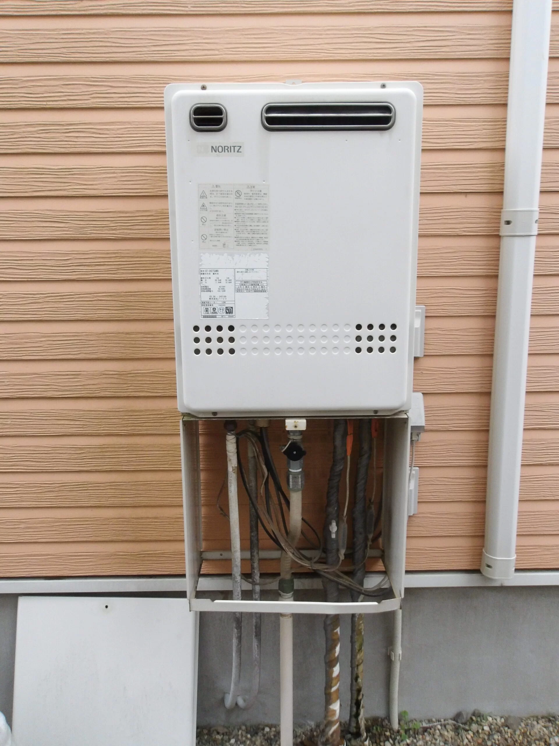   ガス給湯器　ノーリツSRT-C2471SAW-JKR BL交換（エコジョーズ）（宮城県名取市相互台）の施工前画像 / 宮城・仙台・山形の給湯器交換［シマツ］