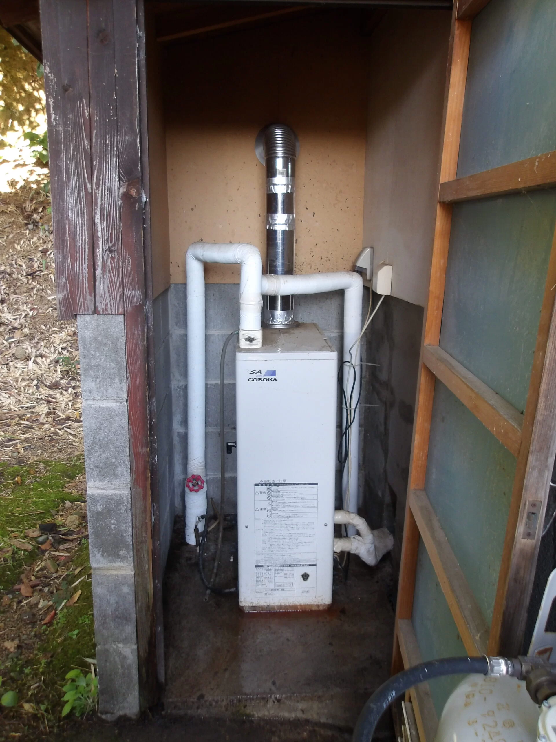   石油給湯器　長府製作所KIB-4770DAE交換（山形県鶴岡市高坂）の施工前画像 / 宮城・仙台・山形の給湯器交換［シマツ］