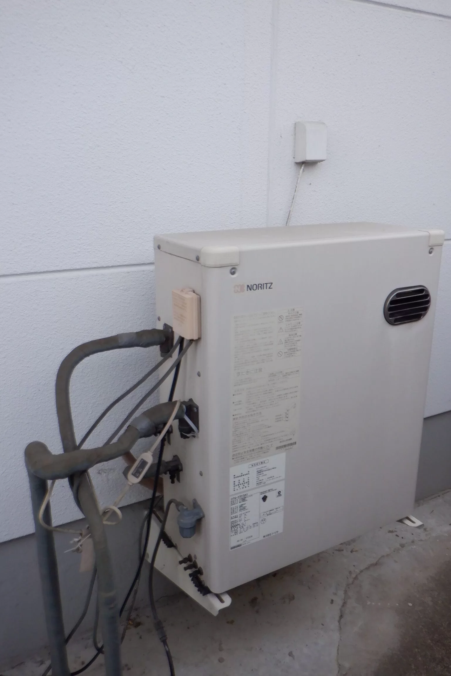   石油給湯器　長府製作所KIBF-4770DA交換（宮城県仙台市若林区連坊小路）の施工前画像 / 宮城・仙台・山形の給湯器交換［シマツ］