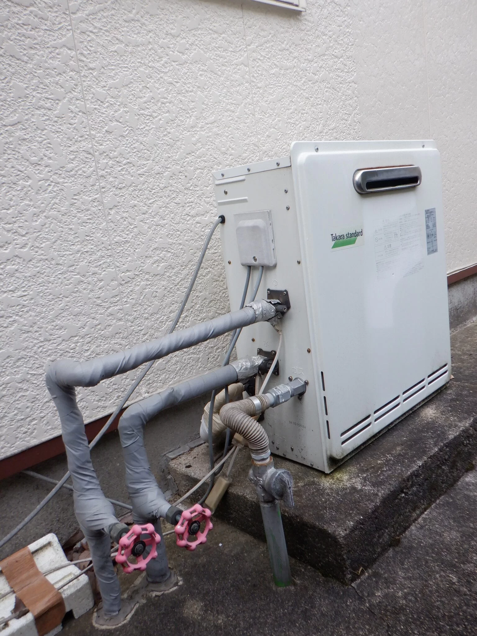   ガス給湯器　パロマFH-E2012SARL交換（エコジョーズ）（宮城県仙台市泉区館）の施工前画像 / 宮城・仙台・山形の給湯器交換［シマツ］