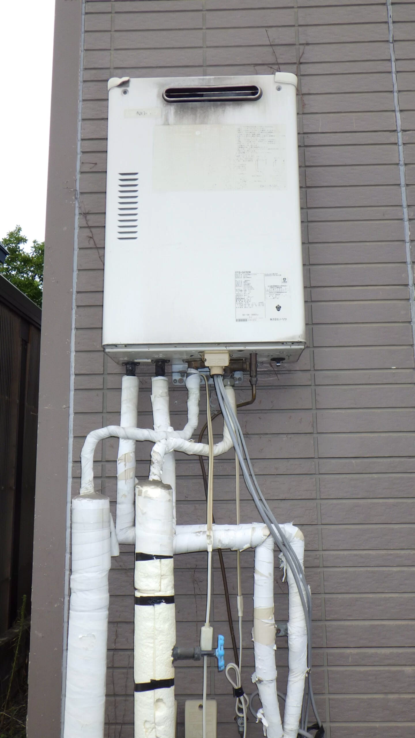   石油給湯器　ノーリツOTQ-G4706SAW BL交換（山形県米沢市中田町）の施工前画像 / 宮城・仙台・山形の給湯器交換［シマツ］