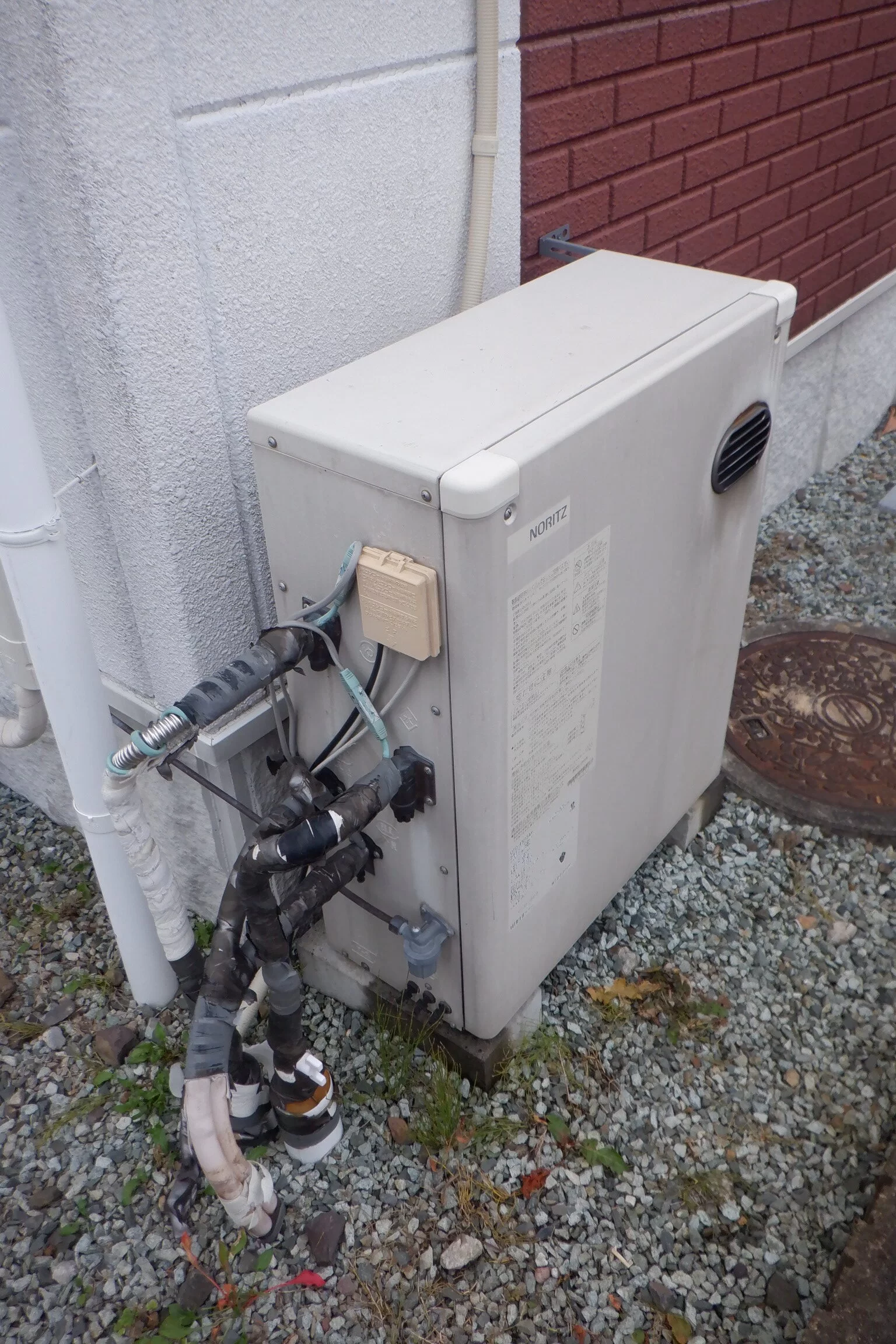   石油給湯器　長府製作所KIBF-4770DA交換（宮城県仙台市若林区上飯田）の施工前画像 / 宮城・仙台・山形の給湯器交換［シマツ］