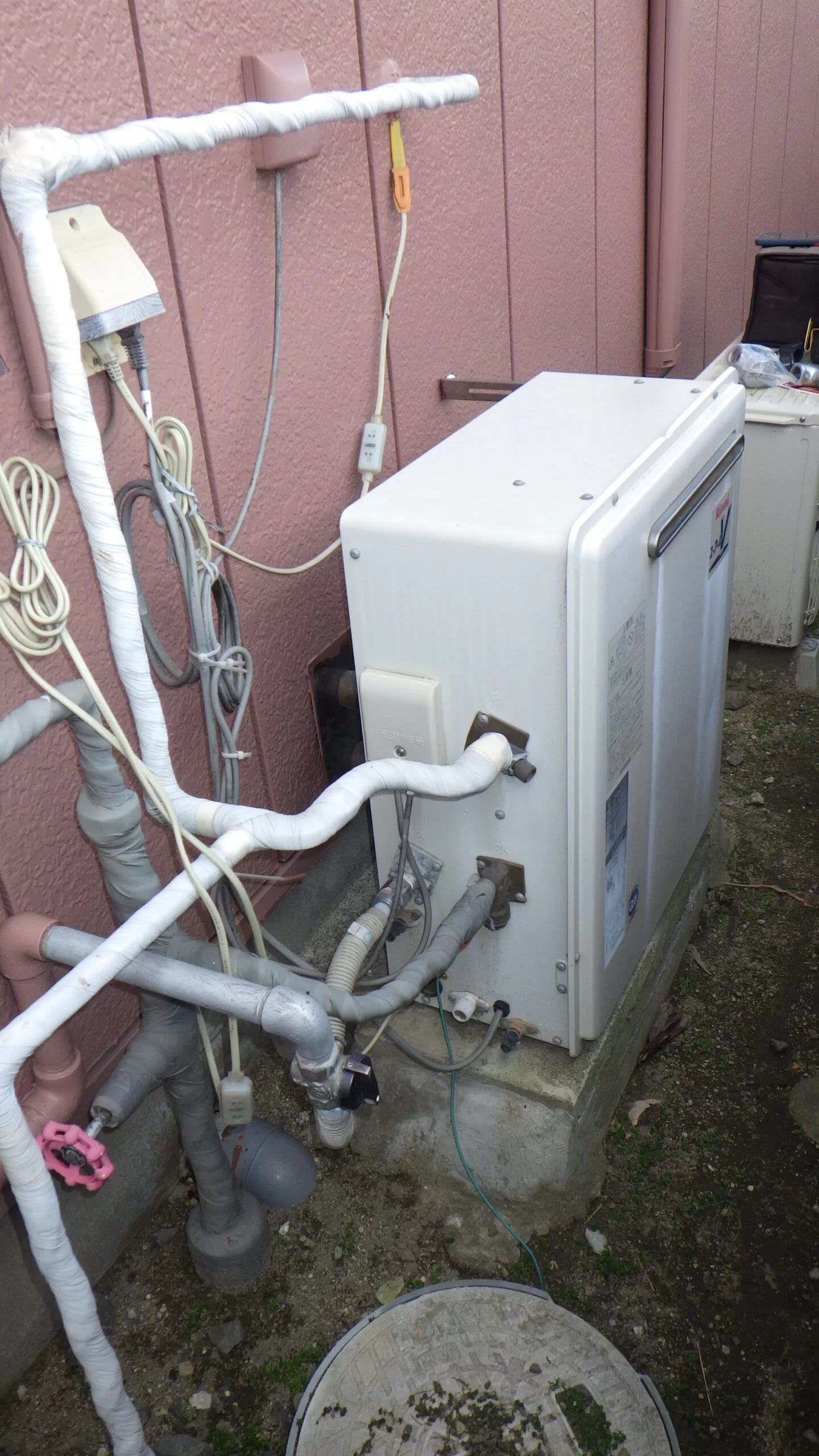   ガス給湯器　パロマFH-E2012SARL交換(エコジョーズ)（宮城県仙台市宮城野区福室）の施工前画像 / 宮城・仙台・山形の給湯器交換［シマツ］