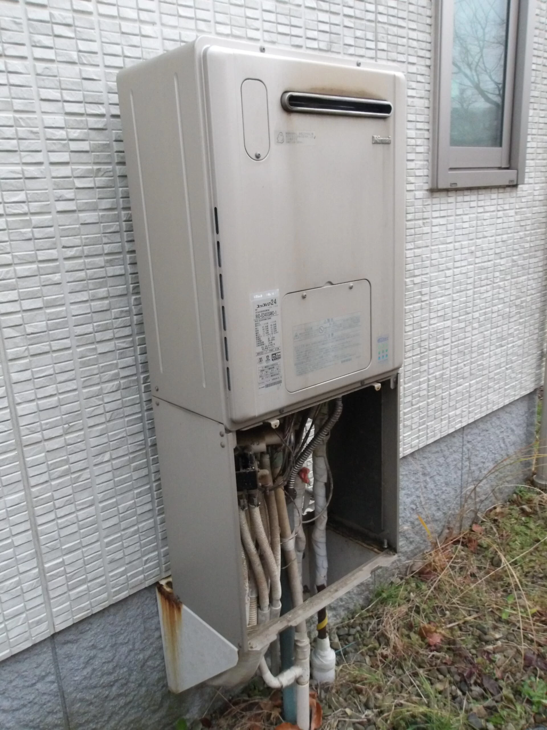   給湯暖房熱源機　リンナイRVD-E2405SAW2-1(C)交換(エコジョーズ)（宮城県富谷市成田）の施工前画像 / 宮城・仙台・山形の給湯器交換［シマツ］