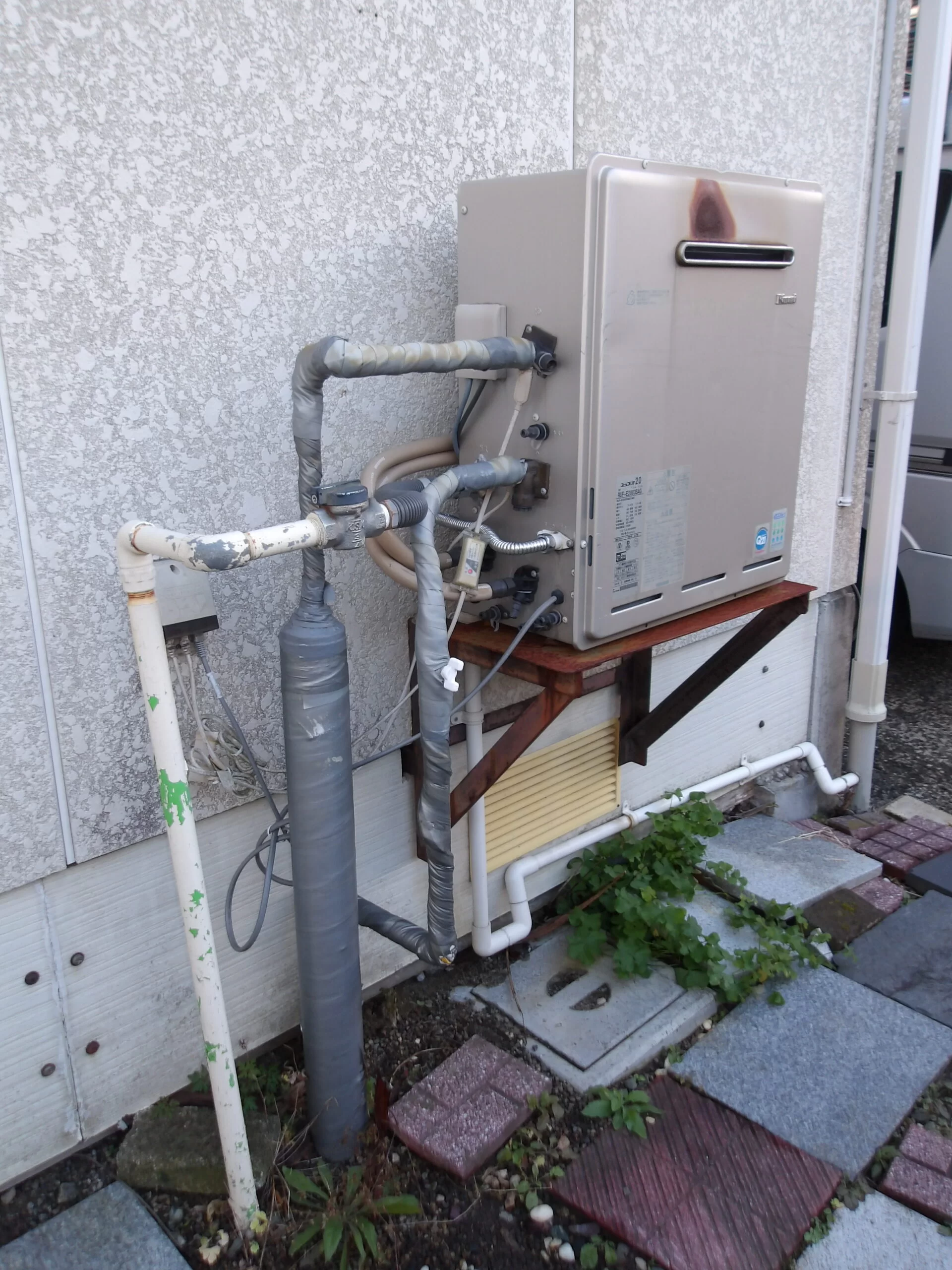   ガス給湯器　パロマFH-E2012SARL交換(エコジョーズ)（宮城県仙台市青葉区桜ケ丘）の施工前画像 / 宮城・仙台・山形の給湯器交換［シマツ］