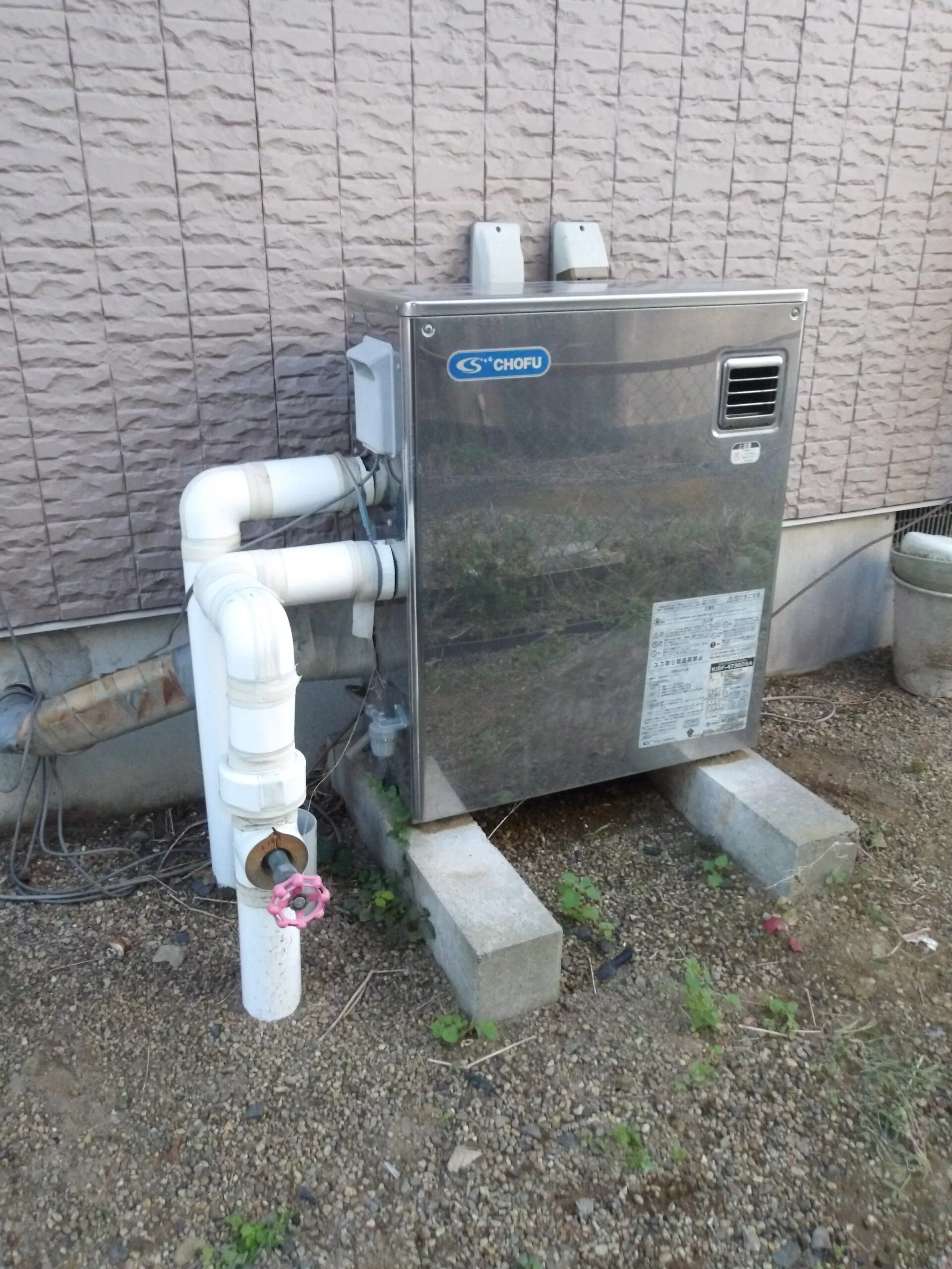   石油給湯器　長府製作所KIBF-4770DA交換（宮城県登米市米山町西野）の施工前画像 / 宮城・仙台・山形の給湯器交換［シマツ］